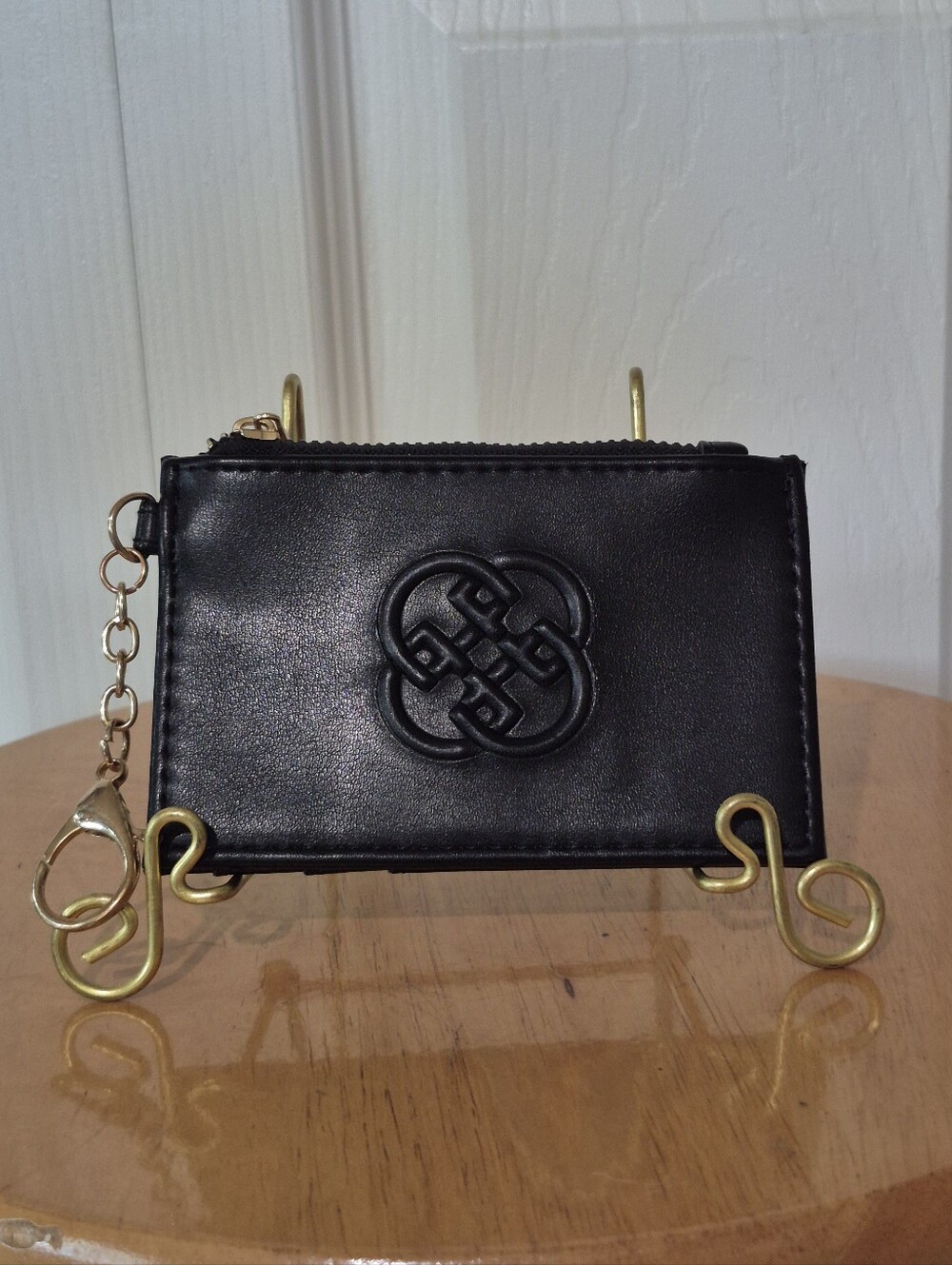 Daisy Fuentes black zippered card wallet clip on